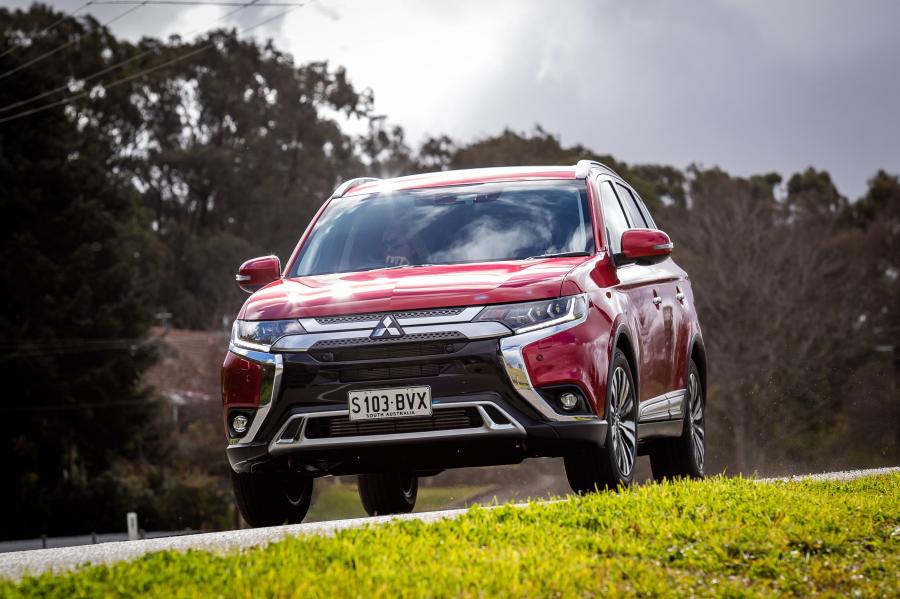  Mitsubishi Outlander Exceed 2018 года  (AU) (фото 2 из 13)